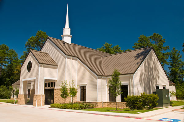 Exterior photo of Houston area church featuring integration & installation of professional lighting & AV sound system by HiFi Doc